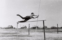 Pole vault / ***