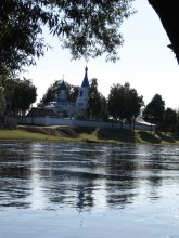 Church on the Dnieper / ***