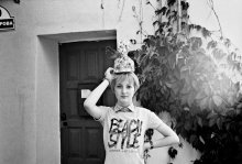 Portrait of Julia with a gift / ***