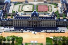 Paris in the palm / ***