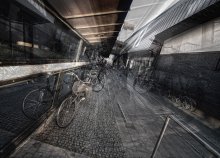 In einer Welt der Linien, Formen und Reflexionen ... (4) / ***