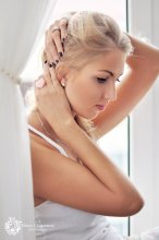 morning / girl near the window
