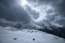Light Mountain / ***