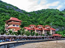Seaside Hotel / ***