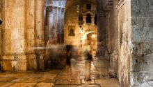 * Holy Sepulcher * / ***