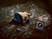 portrait on the floor of the brown / ***