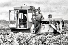Somoza bulldozer / ***