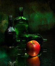 study with an apple in the green key / ***