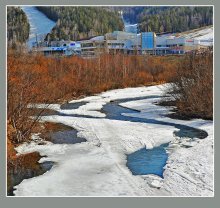 April on the River / ***