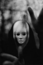 Y / iamamiwhoami – y
