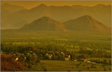 Autumn evening in the village Dodoshi / ***