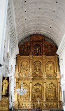 Gold-plated altar. / ***