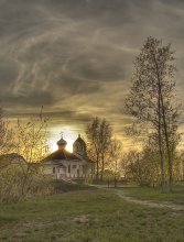 Gehen Sie in die Kirche / ***