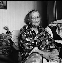 Grandma and cats / ***