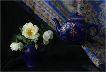 Blue, white and gold ... / ********