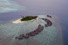 Maldives. Life in the middle of the ocean. / ***