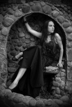 Against the wall / ***