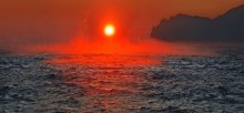 sun bathing in the sea of ​​molten / ***