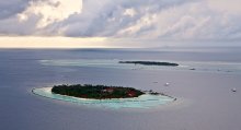 The endless expanse of the Indian Ocean. / ***