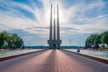 Victory Square / ***