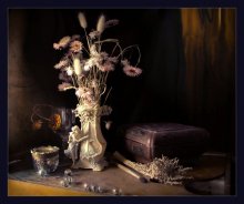 Glass beads and dried flowers / ***