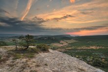 Uzun-dawn horizon Tarle. / ***