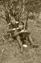 Two Comrades Were Serving / ***