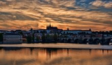 goldenen Sonnenuntergang über der goldenen Stadt / ***