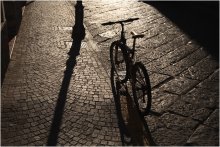 Urban cycle. Loneliness. / ***