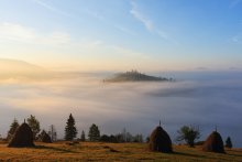 Misty Island / ***