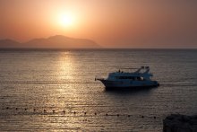 Dawn at Sea / ***