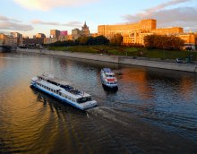 river cruises / _ _ _