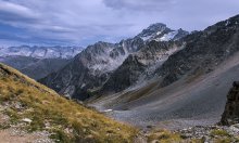 Where the mountain from edge to edge / ***
