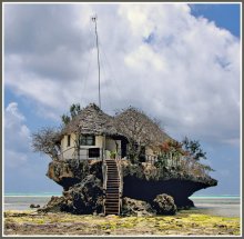 Restaurant in the Ocean / ***