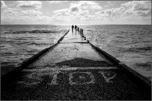 stop / ***