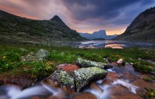Sunset Valley Lake Mountain Spirits / ***