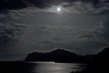 Night in the quiet bay " / ***