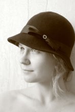 Portrait of a hat / ***