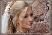 Bride at the wall ... / ***