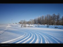 Footprints in the snow. / ***