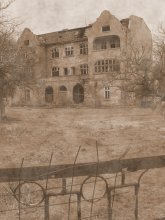 persecuted past / ***