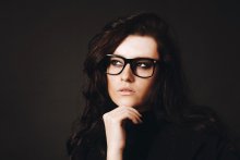  / ***