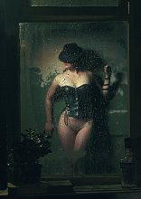  / ***