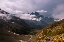 A look at the bad weather 2 / ***