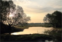 Mai Morgen an einem kleinen Fluss / _______________________________*