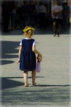 Girl with a Doll / ***