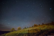 Green slope beneath the stars / ***