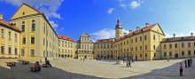 Nyasvizh castle courtyard / ***