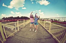 On the bridge / ***