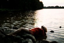 Bei Sonnenuntergang / night, sunset, girl, wet, wind, cold